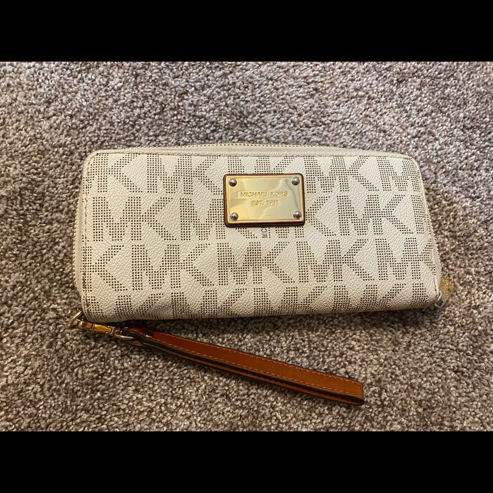 Michael Kors wristlet wallet